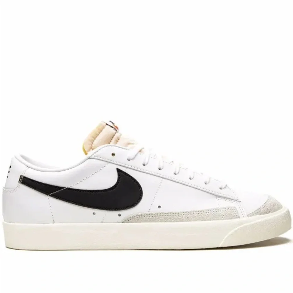 Nike Blazer Low 77 vintage White/Black sneakers women size 9.